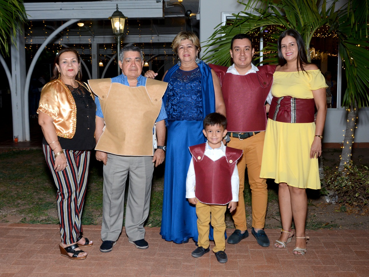 Lucero Pedroza, Rodrigo Pedroza, la cumpleañera, Rodrigo Pedroza, Carol Anturi y José Manuel Pedroza.